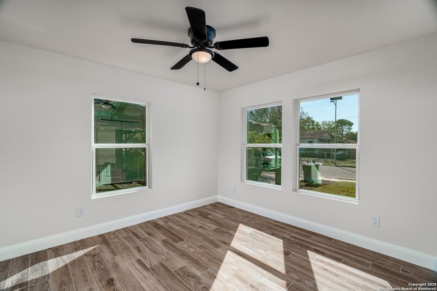 Spacious, unfurnished interior of a new home in , San Antonio (Image 23).