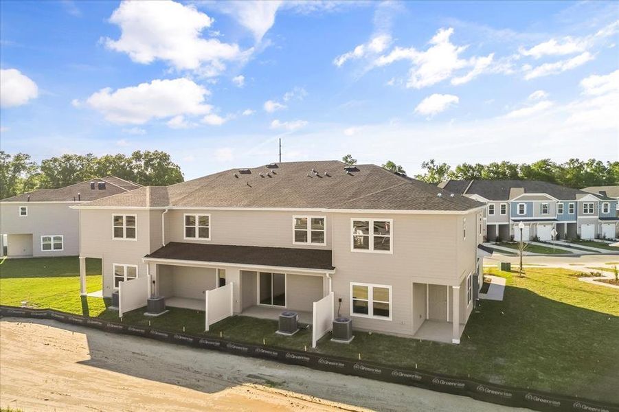 Exterior details and patio area of a home in , Ocala (Image 4).
