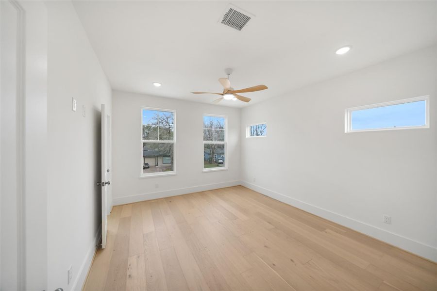 Bedroom 2 - view 2