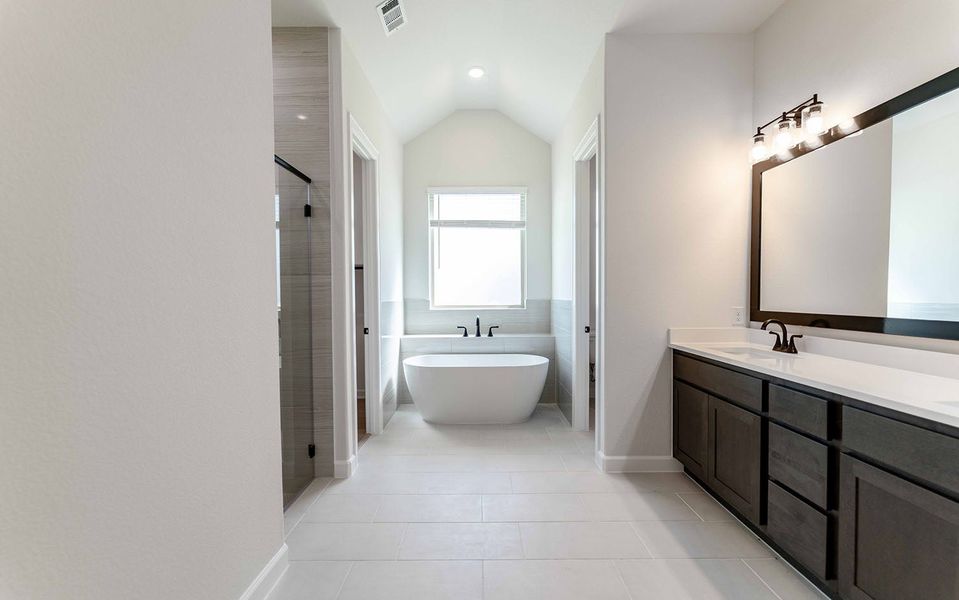 Furnished interior view inside a new home in Heath Golf & Yacht Club, Heath (Image 9).