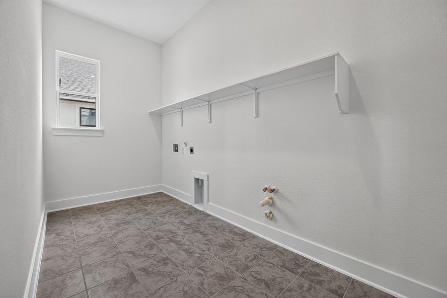 Spacious, unfurnished interior of a new home in Santa Rita Ranch, Liberty Hill (Image 41).
