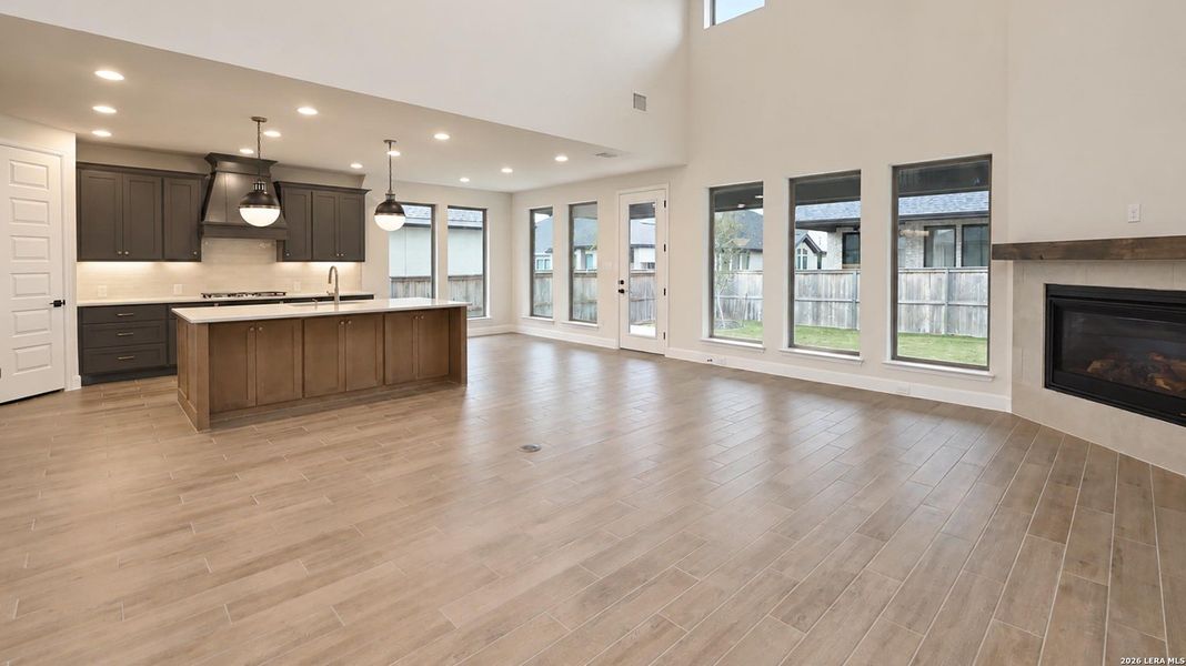 Spacious, unfurnished interior of a new home in Mayfair, New Braunfels (Image 23).