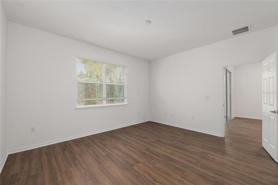 Spacious, unfurnished interior of a new home in , Ocala (Image 17).