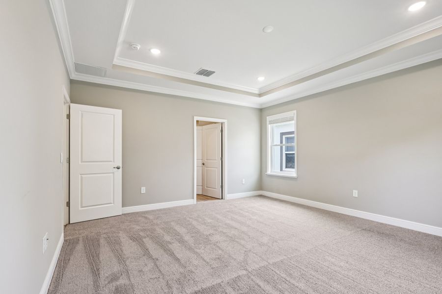 Spacious, unfurnished interior of a new home in Oakstone Farms, Leesburg (Image 30).