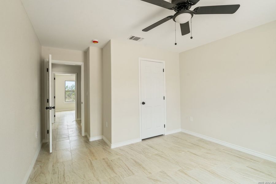 Spacious, unfurnished interior of a new home in , Del Rio (Image 17).