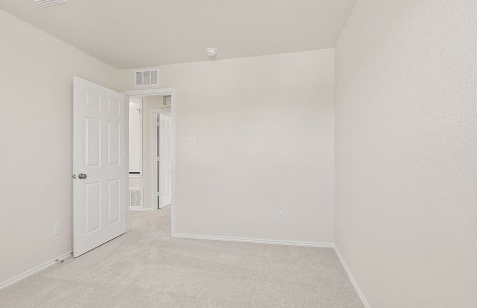 Spacious, unfurnished interior of a new home in Sonterra, Jarrell (Image 14).