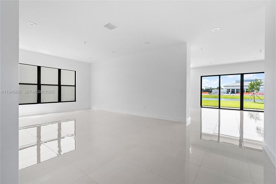 Spacious, unfurnished interior of a new home in , Boca Raton (Image 45).