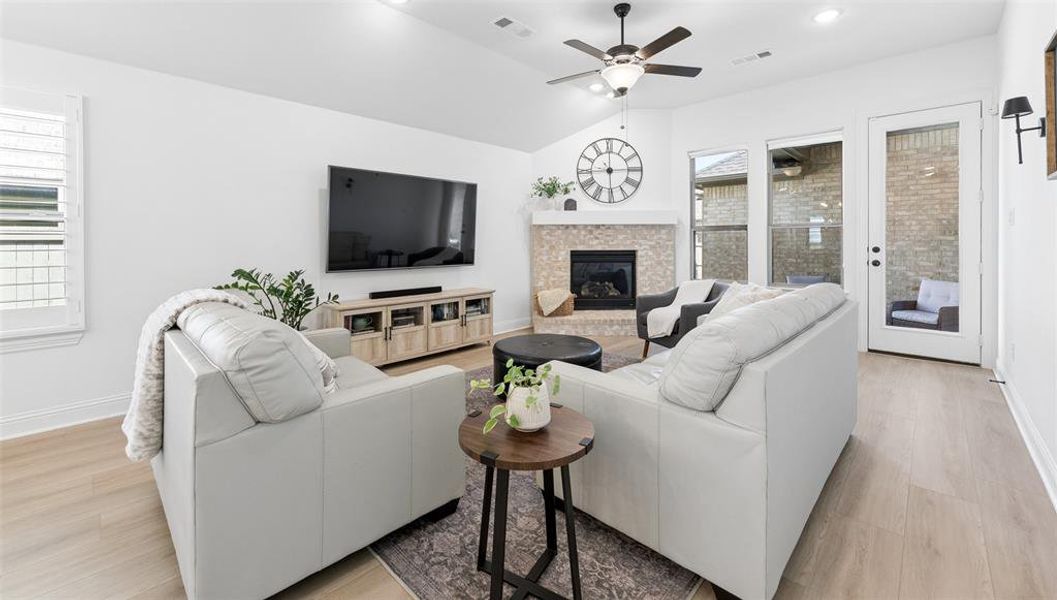 Furnished interior view inside a new home in , Northlake (Image 27).