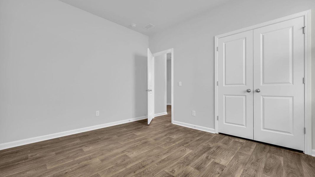 Spacious, unfurnished interior of a new home in Sheep Island, Summerville (Image 25).