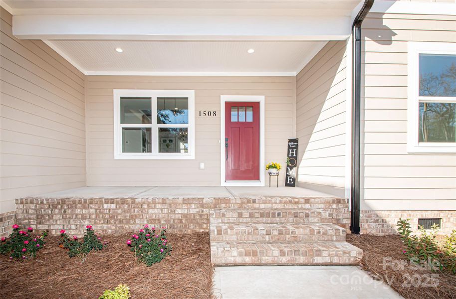 Exterior details and patio area of a home in , Monroe (Image 27).