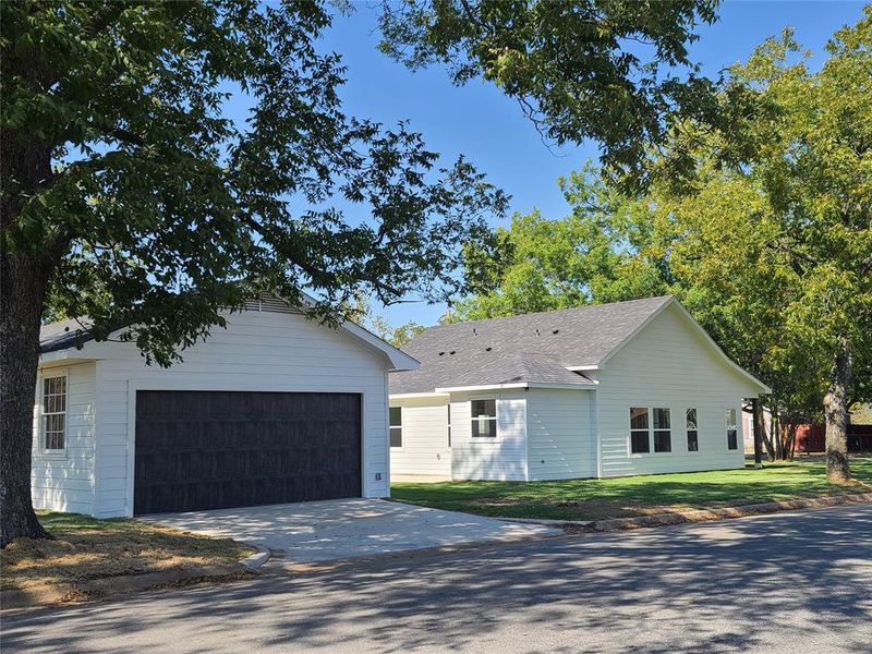 Single story home featuring a separate garage