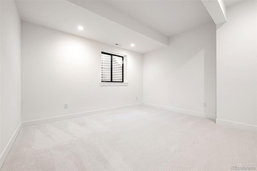 Spacious, unfurnished interior of a new home in , Denver (Image 39).