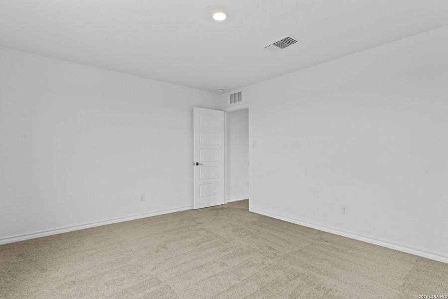 Spacious, unfurnished interior of a new home in Nopal Valley, San Antonio (Image 15). Spacious, unfurnished interior of a new home in Nopal Valley, San Antonio (Image 15).