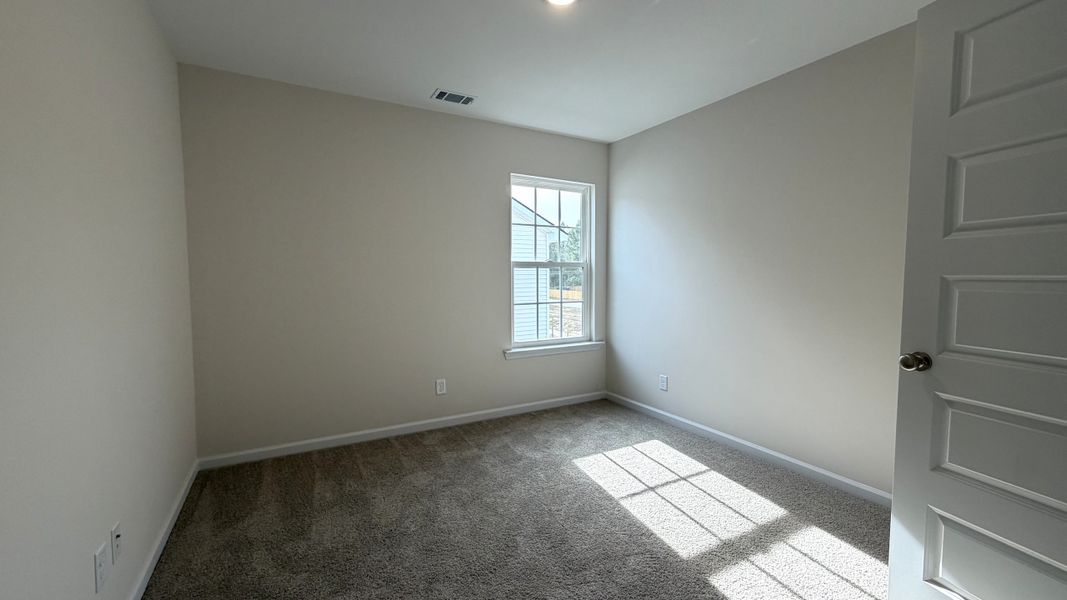 Spacious, unfurnished interior of a new home in Grand Reserve, Hinesville (Image 17).