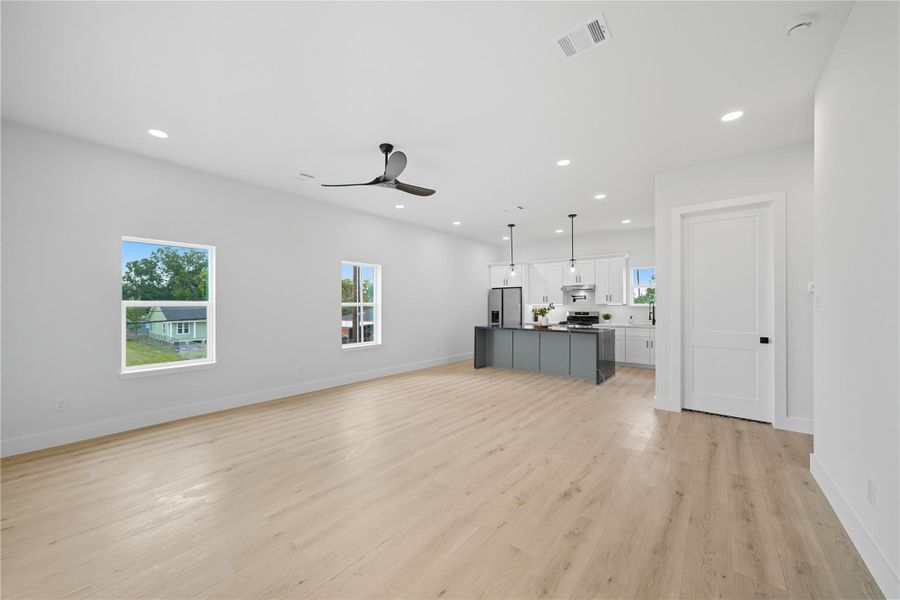 Spacious, unfurnished interior of a new home in , Houston (Image 15).