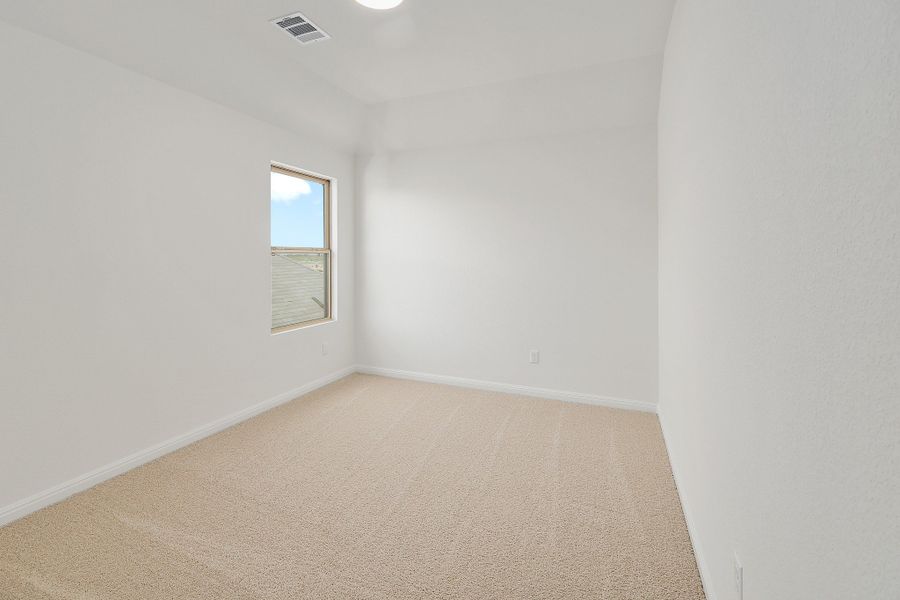 Spacious, unfurnished interior of a new home in Trinity Ranch, Elgin (Image 32).