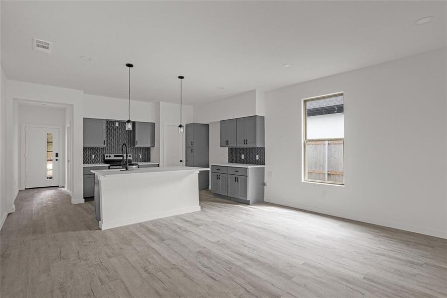 Furnished interior view inside a new home in , Terrell (Image 5).