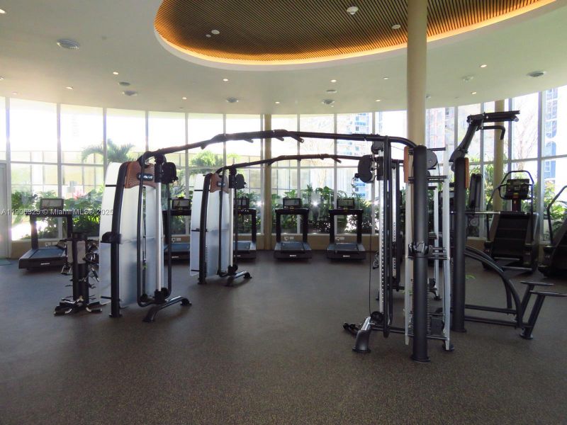 Community amenities in , Miami (Image 10).