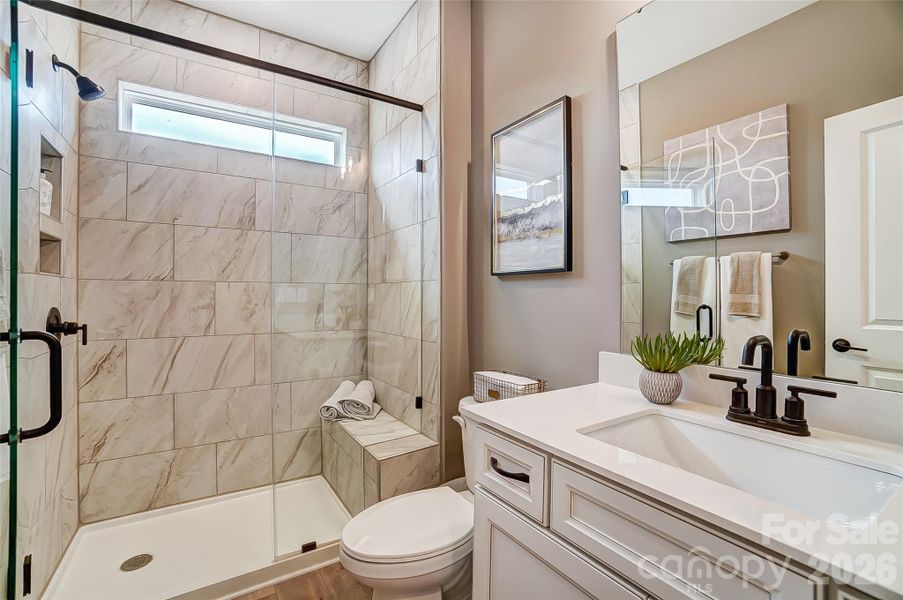 Guest bath on the main