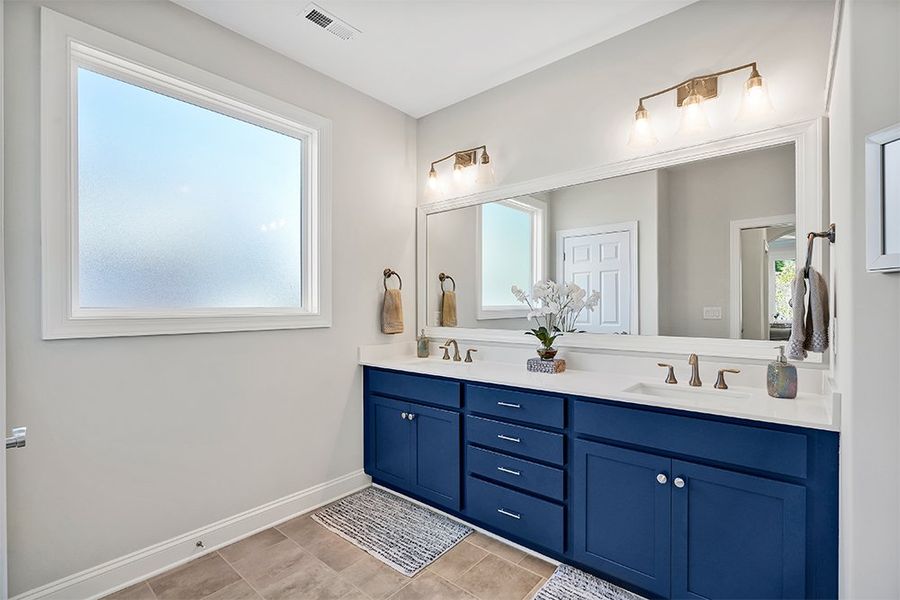 Hamilton Bay, Master Bathroom