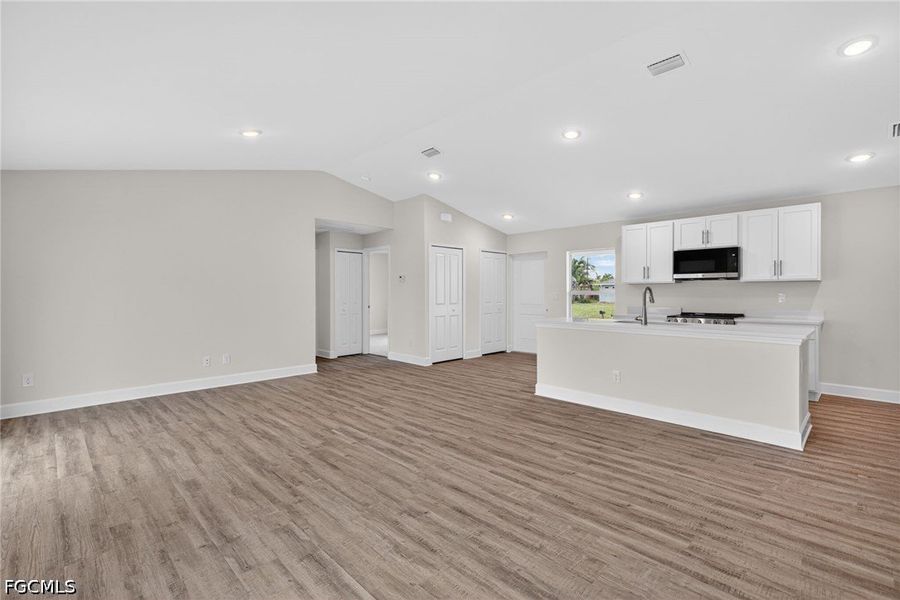 Spacious, unfurnished interior of a new home in Cape Coral, Cape Coral (Image 15).