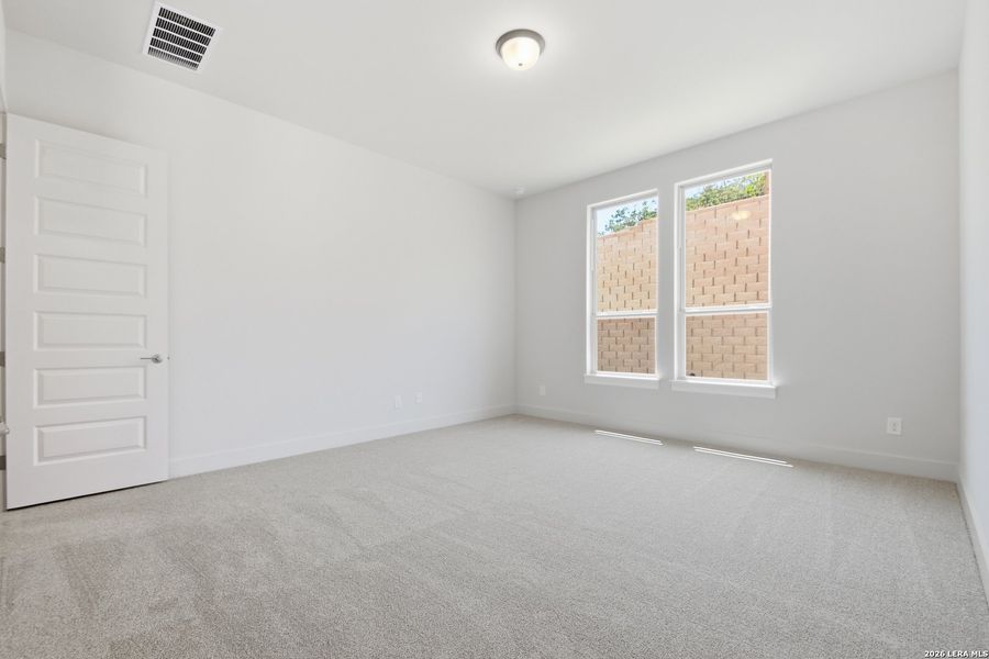 Spacious, unfurnished interior of a new home in Ladera - 50s, San Antonio (Image 13).