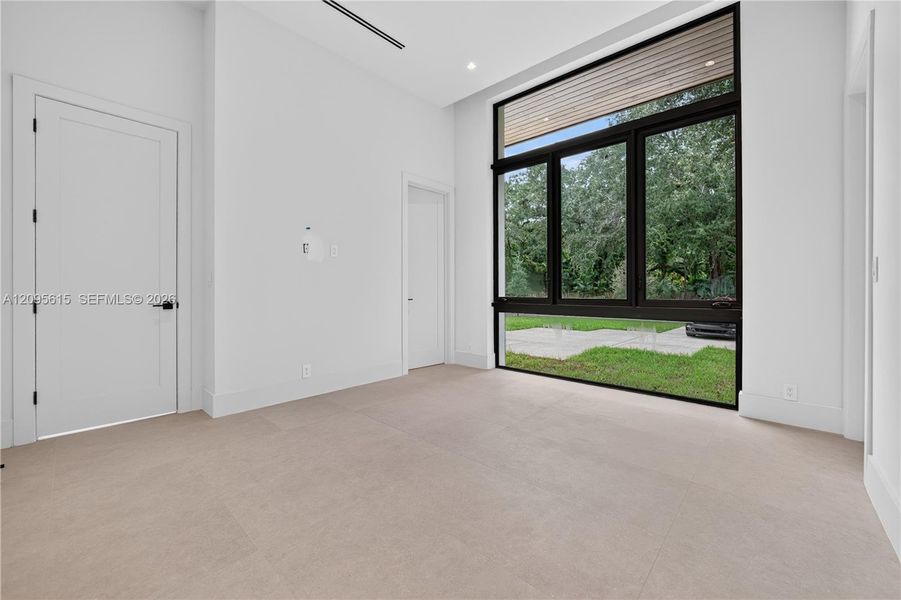 Spacious, unfurnished interior of a new home in , Miami (Image 21).