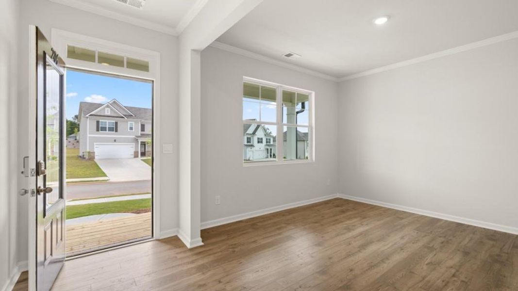 Spacious, unfurnished interior of a new home in Thompson Ridge, Dallas (Image 12).