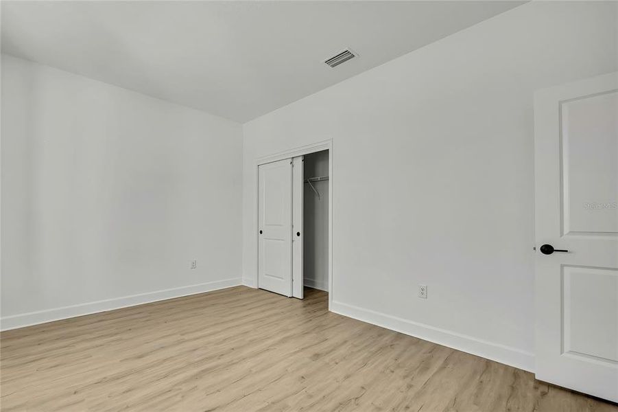 Spacious, unfurnished interior of a new home in , Weeki Wachee (Image 36).