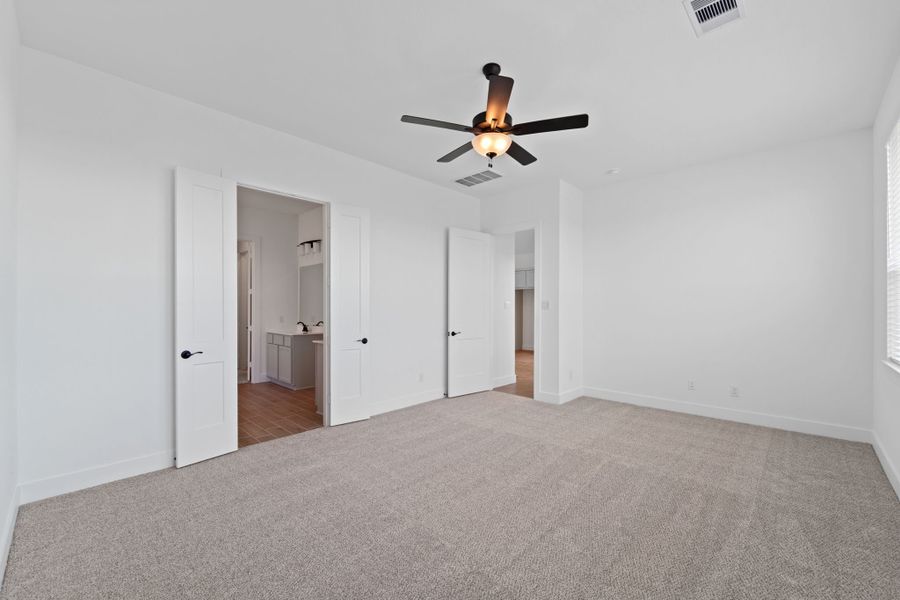 Spacious, unfurnished interior of a new home in Brookewater, Rosenberg (Image 24).