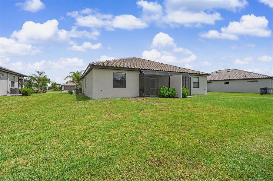 Exterior details and patio area of a home in , Bradenton (Image 3).