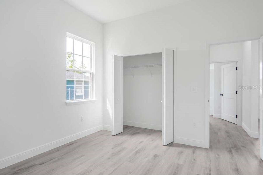 Spacious, unfurnished interior of a new home in , Ocala (Image 15).
