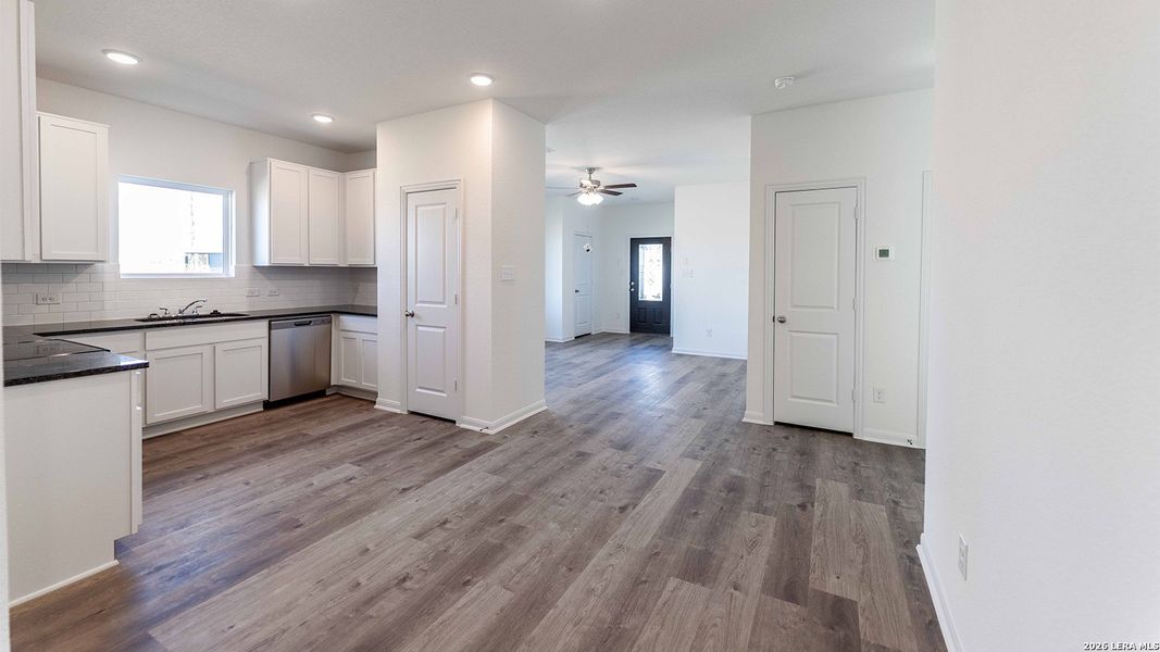 Spacious, unfurnished interior of a new home in Katzer Ranch, Converse (Image 8).