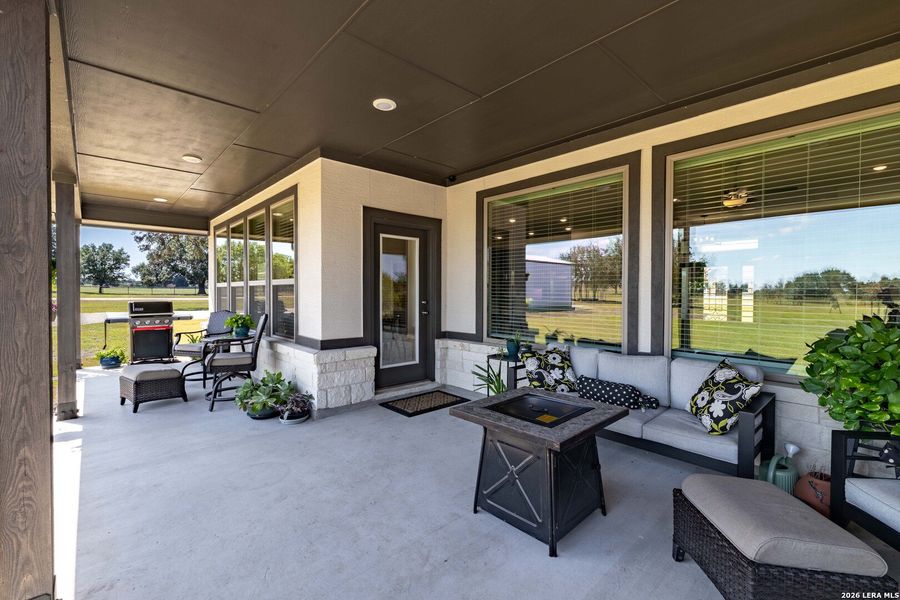 Exterior details and patio area of a home in , Bandera (Image 4).