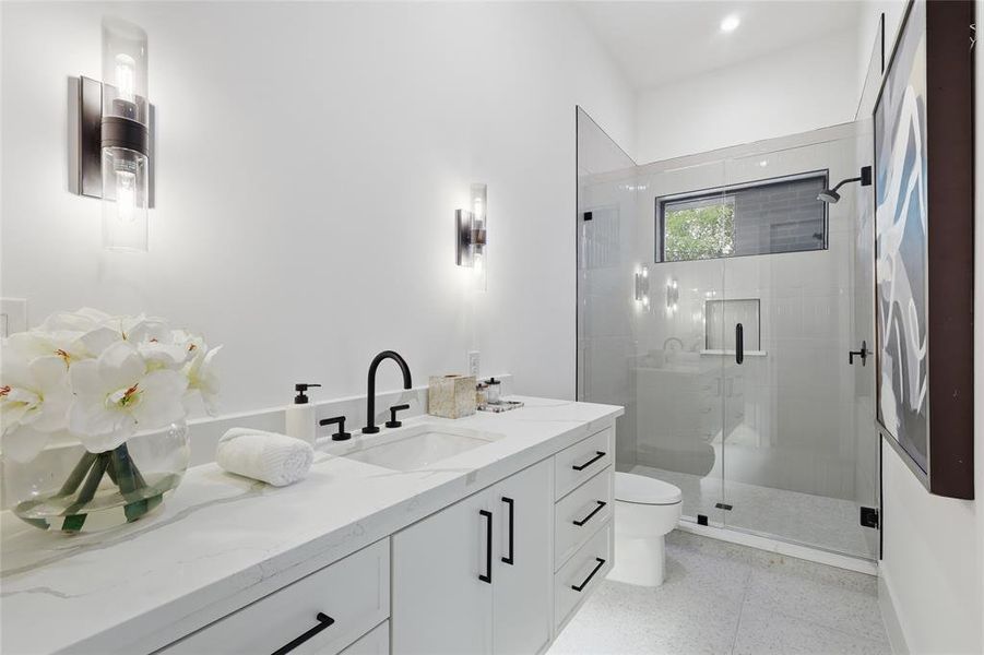 Furnished interior view inside a new home in , Dallas (Image 15).