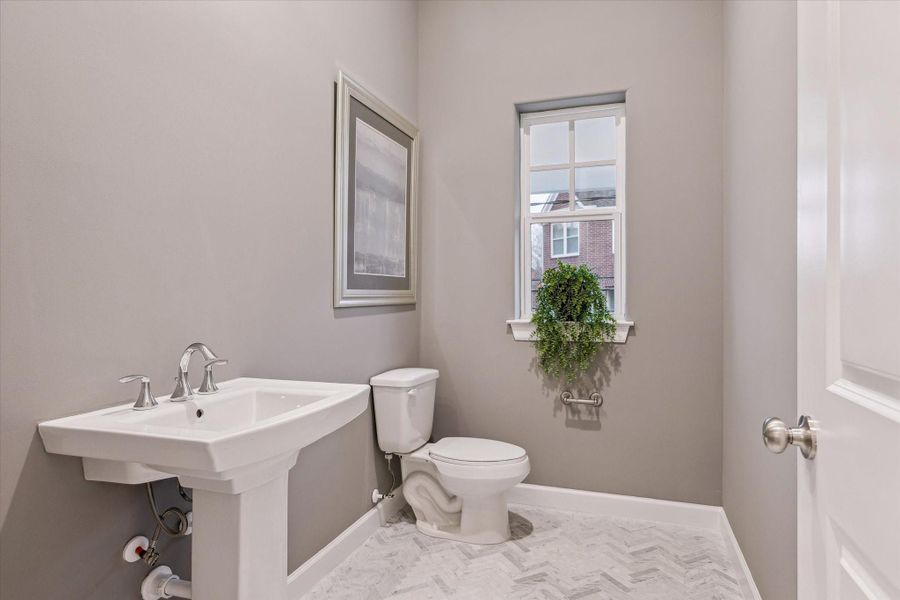 Convenient powder bath on the living level.