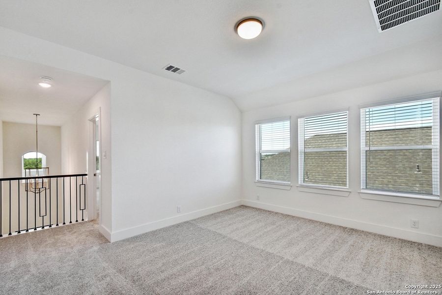 Spacious, unfurnished interior of a new home in Homestead, Schertz (Image 14).