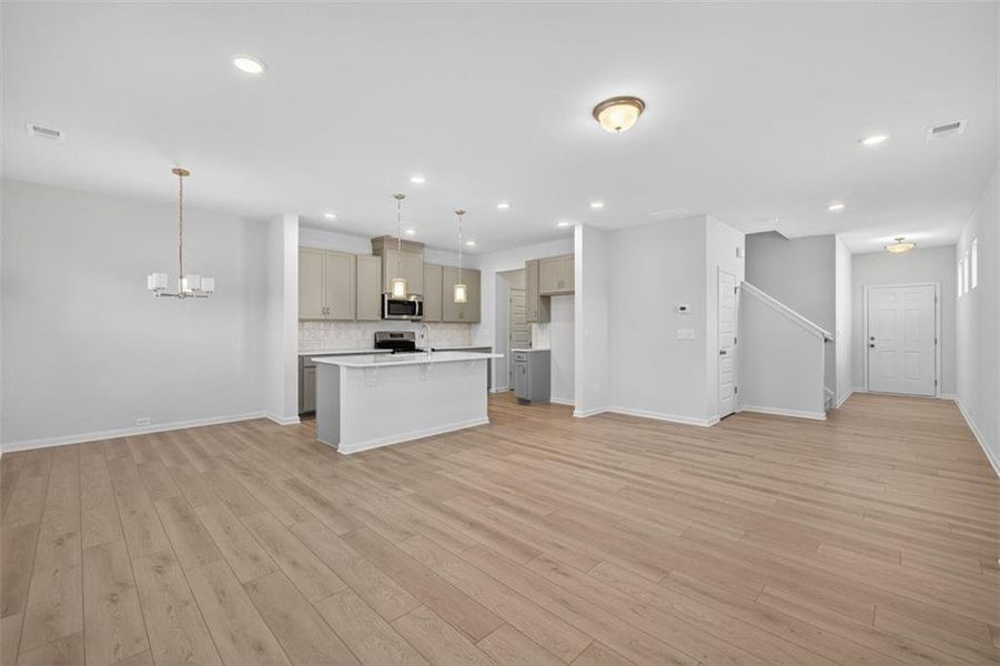 Spacious, unfurnished interior of a new home in Franklin Manor, Lawrenceville (Image 23).