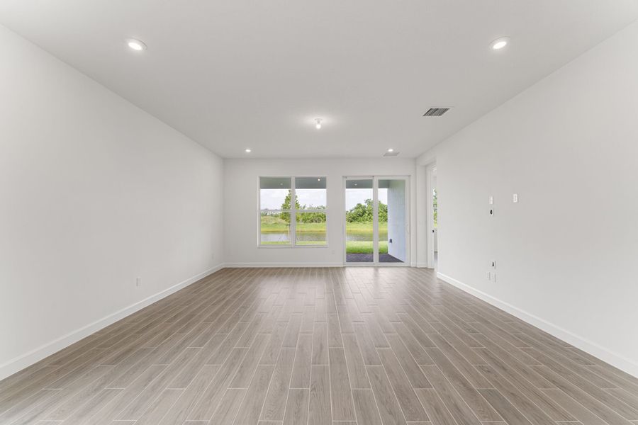 Spacious, unfurnished interior of a new home in Tradition - Kenley, Port St. Lucie (Image 10).