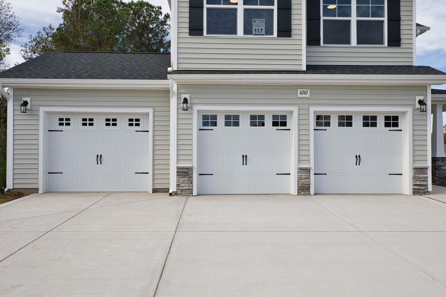 3-Car Garage 3-Car Garage