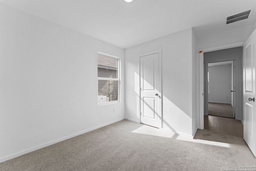 Spacious, unfurnished interior of a new home in Voss Farms, New Braunfels (Image 16).