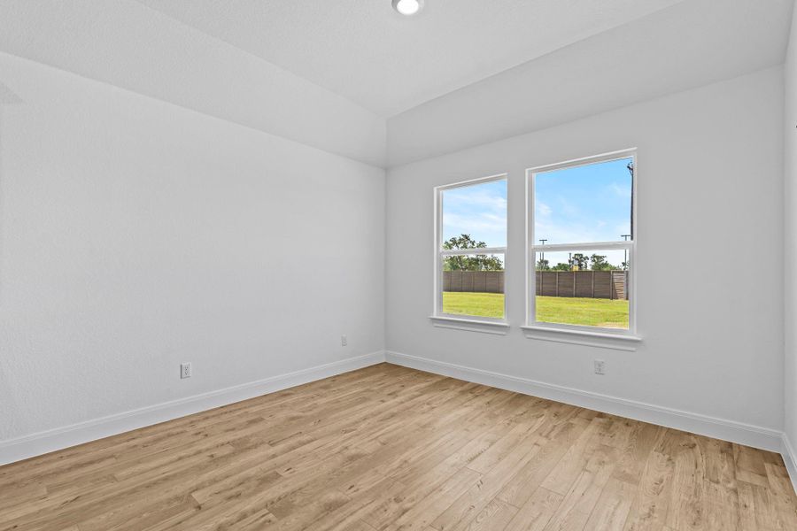 Spacious, unfurnished interior of a new home in Railhead, Cedar Creek (Image 23).