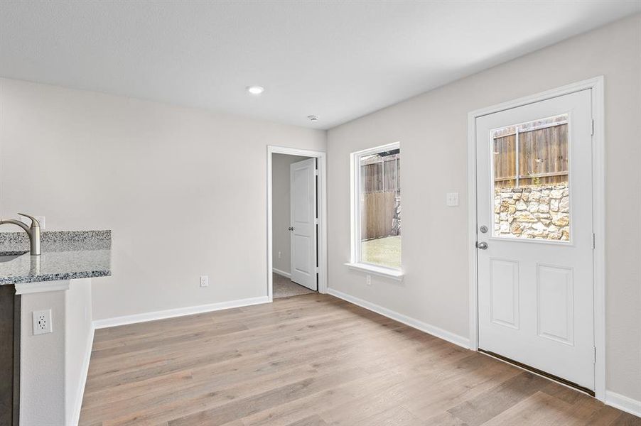 Spacious, unfurnished interior of a new home in College Park, Dallas (Image 8).