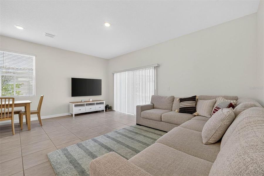 Furnished interior view inside a new home in , Kissimmee (Image 8).