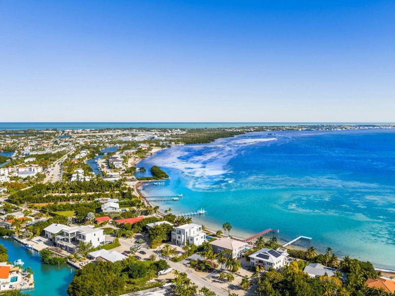 Image 77 of a home in .