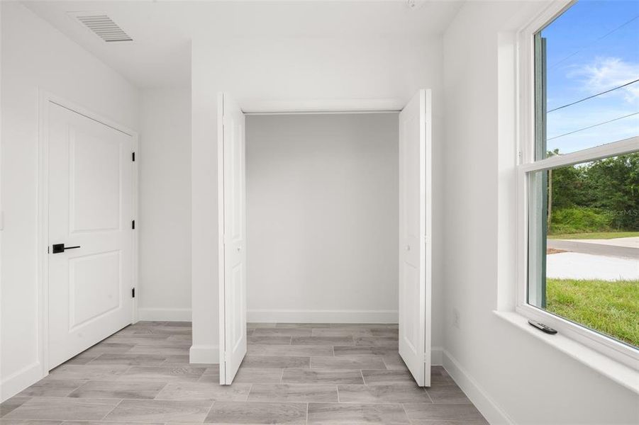 Spacious, unfurnished interior of a new home in , Sebring (Image 45).