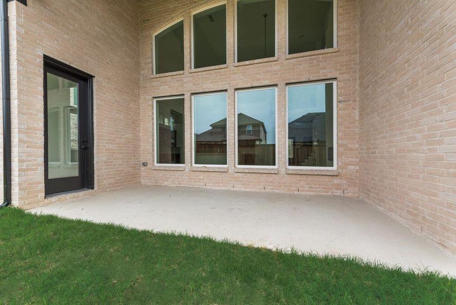 Exterior details and patio area of a home in Monterra, Fate (Image 19).