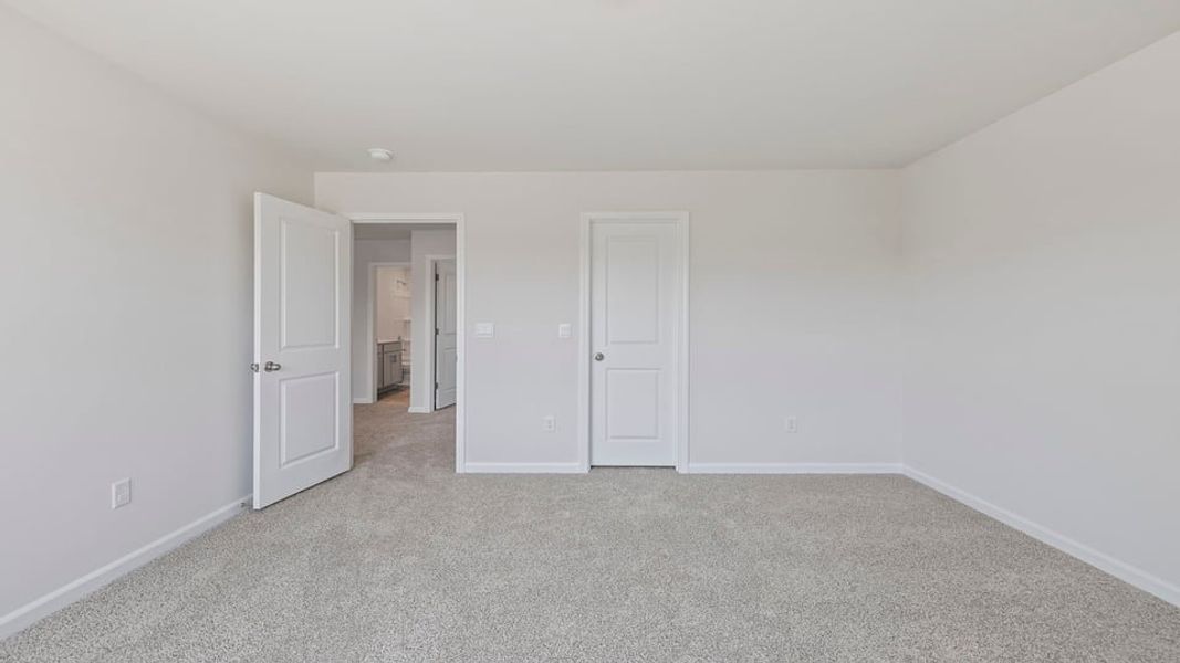 Spacious, unfurnished interior of a new home in Hunters Ridge, Woodruff (Image 24).