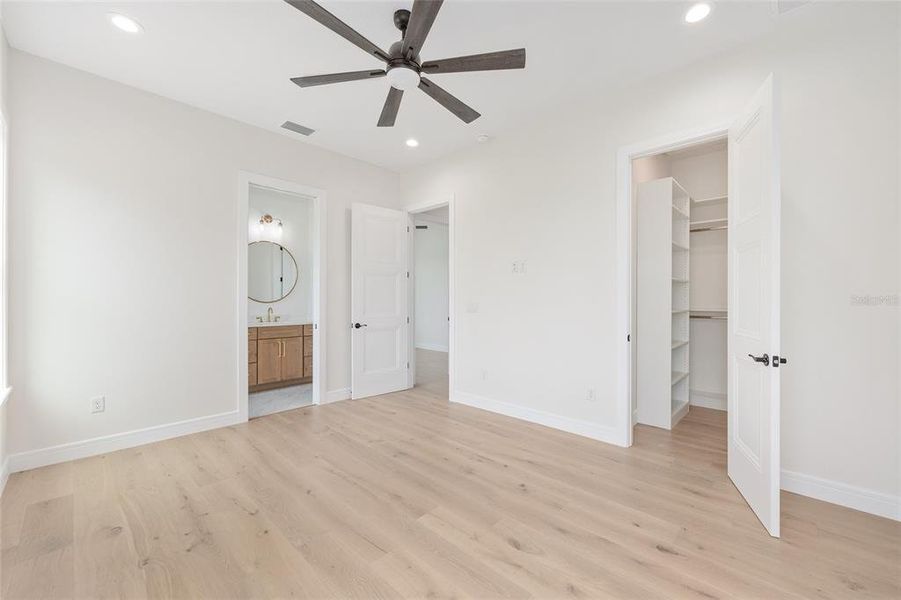 Spacious, unfurnished interior of a new home in , Ocala (Image 26).