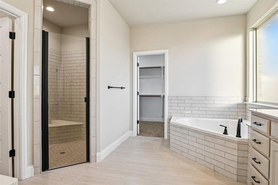 Furnished interior view inside a new home in , Alvarado (Image 9).